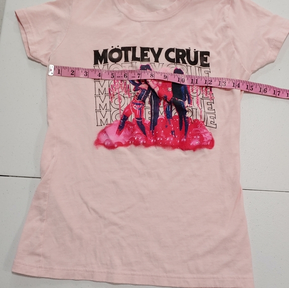 Mötley Crüe Women's Short Sleeve Pink Tee - Picture 2 of 14